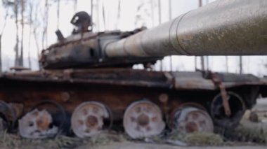 Bu stok videosu Ukrayna 'daki savaş sırasında Rus askeri teçhizatını yok ettiğini gösteriyor..