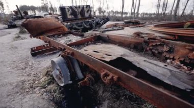 Bu stok videosu Ukrayna 'daki savaş sırasında Rus askeri teçhizatını yok ettiğini gösteriyor..