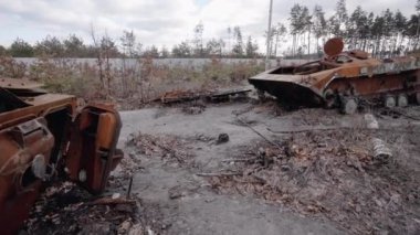 Bu stok videosu Ukrayna 'daki savaş sırasında Rus askeri teçhizatını yok ettiğini gösteriyor..