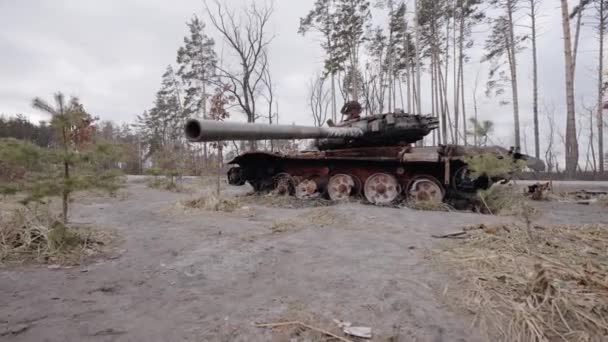 Cette Vidéo Montre Équipement Militaire Russe Détruit Pendant Guerre Ukraine — Video