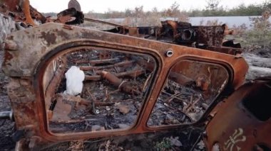 Bu stok videosu Ukrayna 'daki savaş sırasında Rus askeri teçhizatını yok ettiğini gösteriyor..