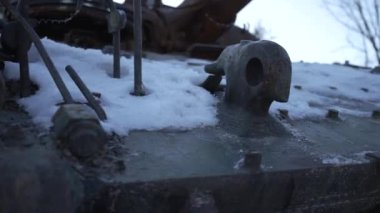 Bu stok videosu Ukrayna 'daki savaş sırasında Rus askeri teçhizatını yok ettiğini gösteriyor..