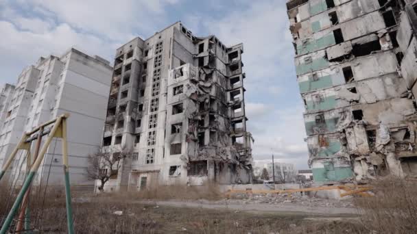 Tämä Hidastettu Video Näyttää Sodan Repimän Rakennuksen Borodyankassa Ukrainassa — kuvapankkivideo