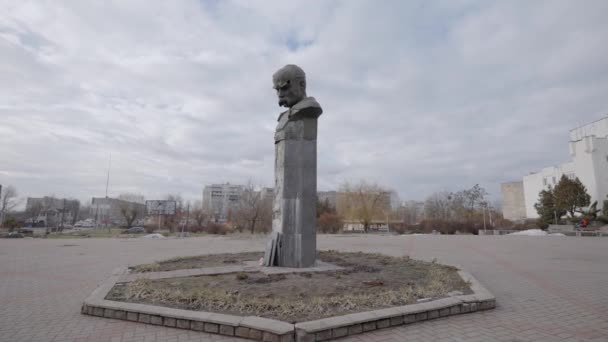Video Stok Ini Menunjukkan Tembakan Melalui Monumen Untuk Taras Shevchenko — Stok Video