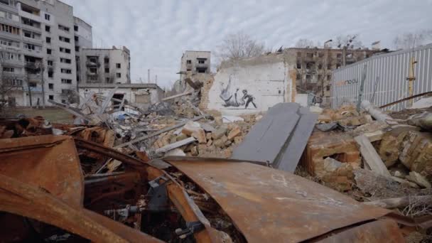 このストックビデオは ウクライナのボロヤンカでバンシー落書きを示しています — ストック動画