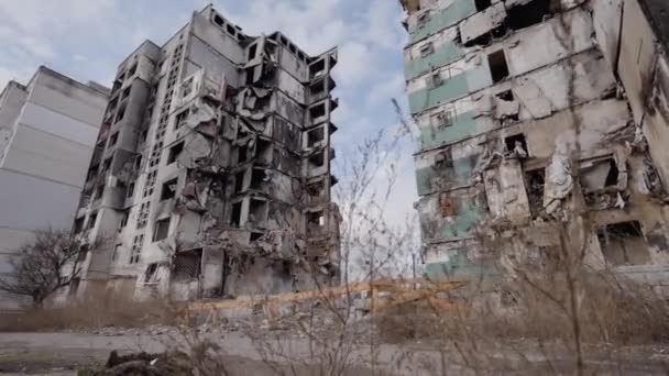 Video Ukrayna Borodyanka Savaştan Zarar Görmüş Bir Binayı Gösteriyor — Stok video