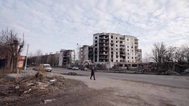 这段录像展示了乌克兰博罗德扬卡一座被战争摧毁的建筑 — 图库视频影像