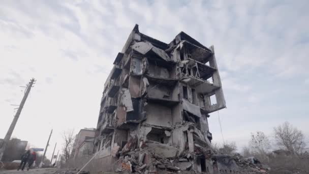 Video Stok Ini Menunjukkan Sebuah Bangunan Yang Dilanda Perang Borodyanka — Stok Video