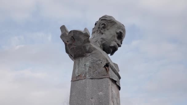 这段录像展示了战争期间乌克兰博罗丹卡的塔拉斯舍甫琴科的射穿式纪念碑 — 图库视频影像