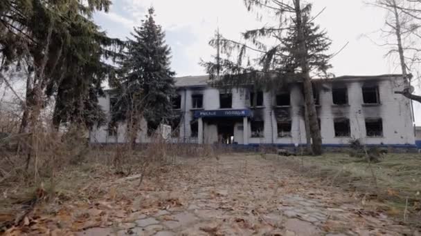 Deze Stockvideo Toont Een Politiebureau Vernietigd Tijdens Oorlog Oekraïne — Stockvideo