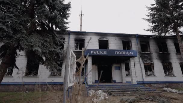 这段录像显示了在乌克兰战争中被摧毁的警察局 — 图库视频影像