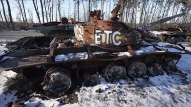 Bu video, Ukrayna 'daki savaş sırasında yok edilen Rus askeri ekipmanlarını gösteriyor.