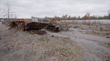 Bu video, Ukrayna 'daki savaş sırasında yok edilen Rus askeri ekipmanlarını gösteriyor.