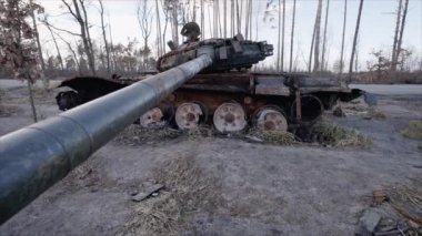 Bu video, Ukrayna 'daki savaş sırasında yok edilen Rus askeri ekipmanlarını gösteriyor.
