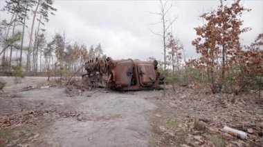 Bu video, Ukrayna 'daki savaş sırasında yok edilen Rus askeri ekipmanlarını gösteriyor.