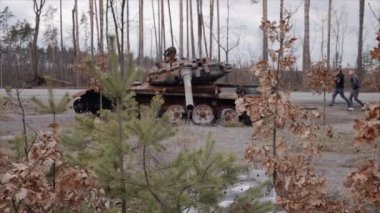 Bu video, Ukrayna 'daki savaş sırasında yok edilen Rus askeri ekipmanlarını gösteriyor.