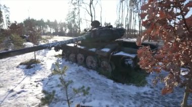 Bu video, Ukrayna 'daki savaş sırasında yok edilen Rus askeri ekipmanlarını gösteriyor.