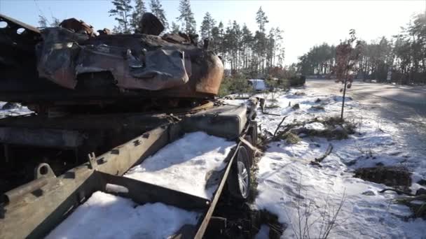 Deze Stockvideo Toont Vernietigde Russische Militaire Uitrusting Tijdens Oorlog Oekraïne — Stockvideo