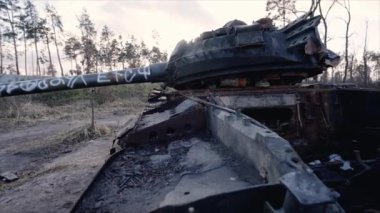 Bu video, Ukrayna 'daki savaş sırasında yok edilen Rus askeri ekipmanlarını gösteriyor.