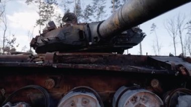 Bu video, Ukrayna 'daki savaş sırasında yok edilen Rus askeri ekipmanlarını gösteriyor.