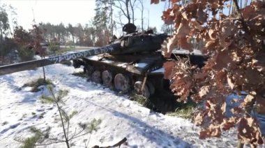 Bu video, Ukrayna 'daki savaş sırasında yok edilen Rus askeri ekipmanlarını gösteriyor.