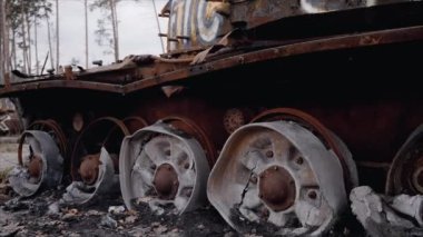 Bu video, Ukrayna 'daki savaş sırasında yok edilen Rus askeri ekipmanlarını gösteriyor.