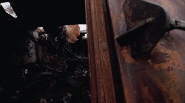 Bu video, Ukrayna 'daki savaş sırasında yok edilen Rus askeri ekipmanlarını gösteriyor.