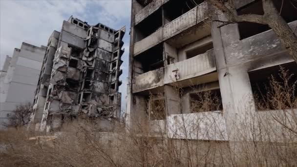 Este Video Cámara Lenta Muestra Edificio Devastado Por Guerra Borodyanka — Vídeo de stock