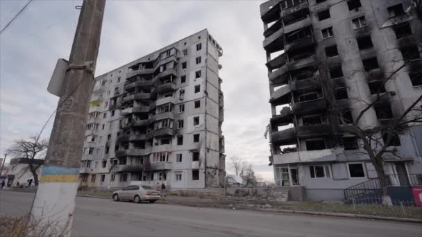 这段股票慢动作视频显示了8K年乌克兰Borodyanka一座被战争摧毁的建筑 — 图库视频影像