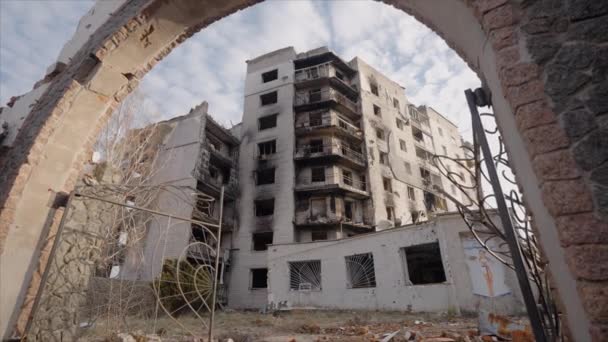 Yavaş Çekim Videosu Borodyanka Ukrayna Savaştan Zarar Görmüş Bir Binayı — Stok video