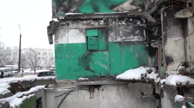 Bu video Borodyanka, Ukrayna 'daki Banksy graffiti' yi gösteriyor.