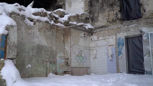 Denna Video Visar Graffiti Banksy Ett Förstört Hus Gorenka Ukraina — Stockvideo