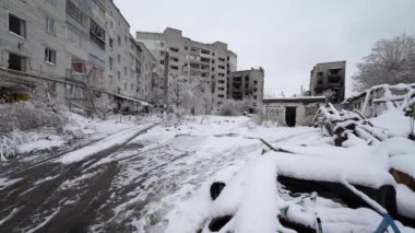 Bu video Borodyanka, Ukrayna 'daki Banksy graffiti' yi gösteriyor.
