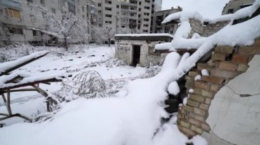 Bu video Borodyanka, Ukrayna 'daki Banksy graffiti' yi gösteriyor.