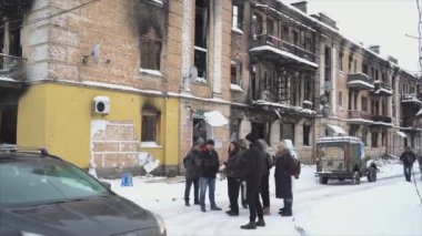 Bu video, Gostomel, Ukrayna 'daki Banksy grafitisinin 8K çözünürlüğündeki çalınmasından sonraki suç mahallini gösteriyor.