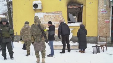 Bu video, Gostomel, Ukrayna 'daki Banksy grafitisinin 8K çözünürlüğündeki çalınmasından sonraki suç mahallini gösteriyor.