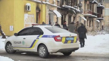 Bu video, Gostomel, Ukrayna 'daki Banksy grafitisinin 8K çözünürlüğündeki çalınmasından sonraki suç mahallini gösteriyor.