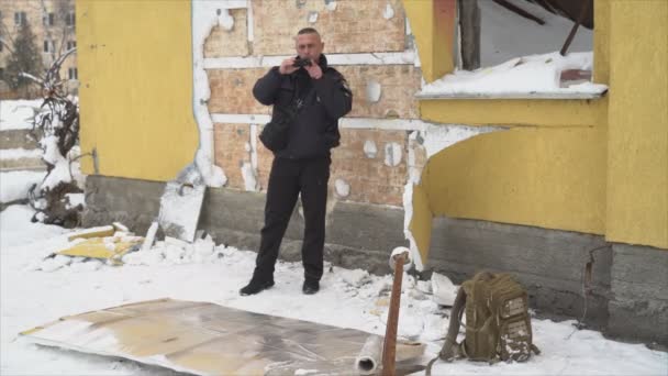 Video Gostomel Ukrayna Daki Banksy Grafitisinin Çözünürlüğündeki Çalınmasından Sonraki Suç — Stok video