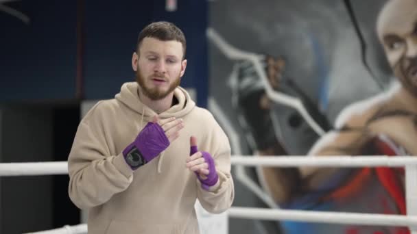Boxer Masculin Timpul Antrenamentului Sala Gimnastică Mișcare Lentă — Videoclip de stoc