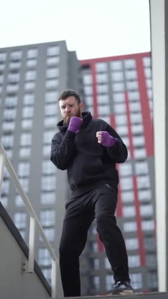 Vidéo Verticale Boxeur Masculin Pendant Entraînement Ralenti — Video