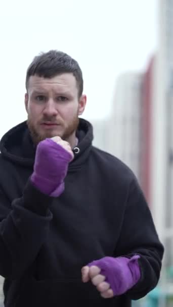Vidéo Verticale Boxeur Masculin Pendant Entraînement — Video