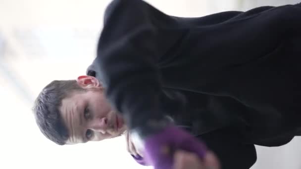Vidéo Verticale Boxeur Homme Pendant Entraînement — Video