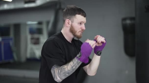 Boxer Maschile Durante Allenamento Palestra — Video Stock