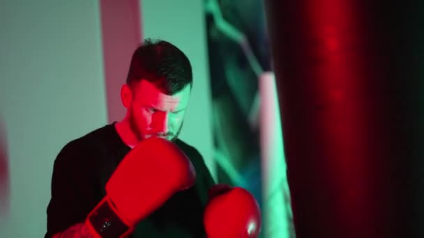 Boxeador Masculino Durante Entrenamiento Gimnasio — Vídeos de Stock