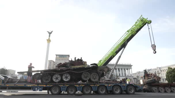 Kyiv Ukraine August 2023 Unloading Destroyed Russian Military Equipment City — Stock Video