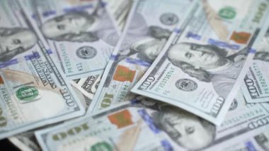 Nakit - 100 dolarlık banknotlar, yavaş çekim