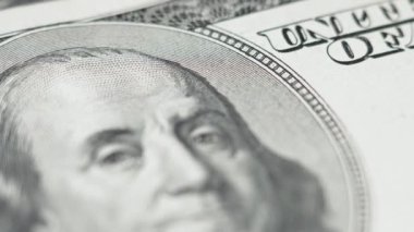 Nakit - 100 dolarlık banknotlar, yavaş çekim