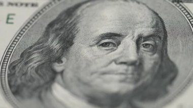 Nakit - 100 dolarlık banknotlar, yavaş çekim