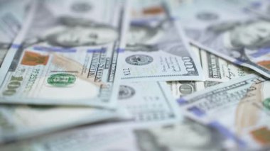 Nakit - 100 dolarlık banknotlar, yavaş çekim