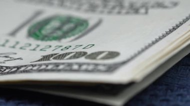 Nakit - 100 dolarlık banknotlar, yavaş çekim